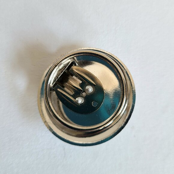 Vintage 1980's round black and silver scarf clip. - Picture 2 of 4